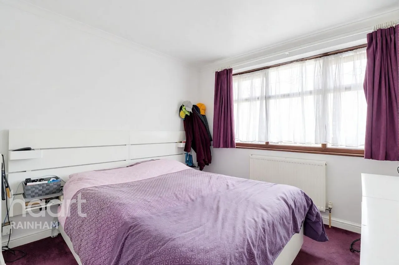 King Edward Avenue, Rainham, RM13, photo 8