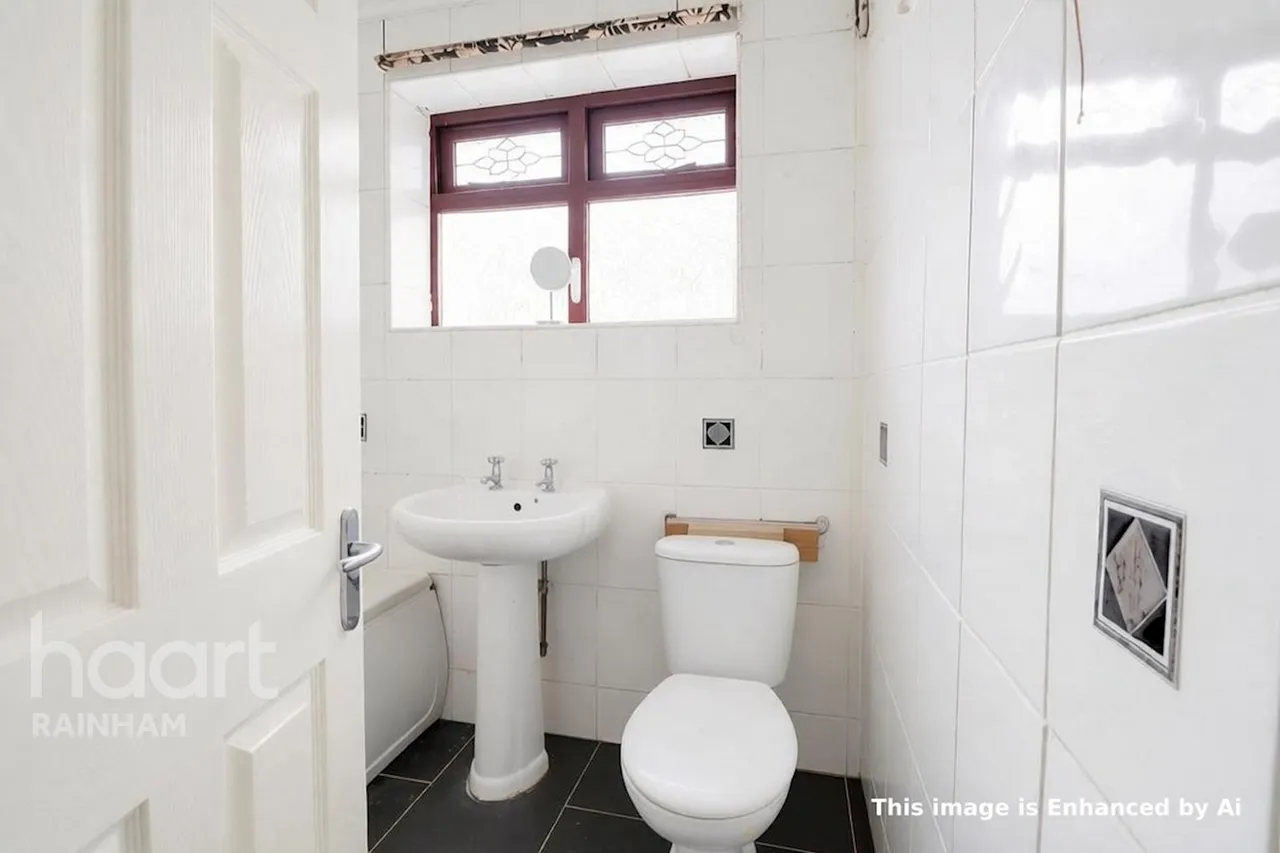 King Edward Avenue, Rainham, RM13, photo 13