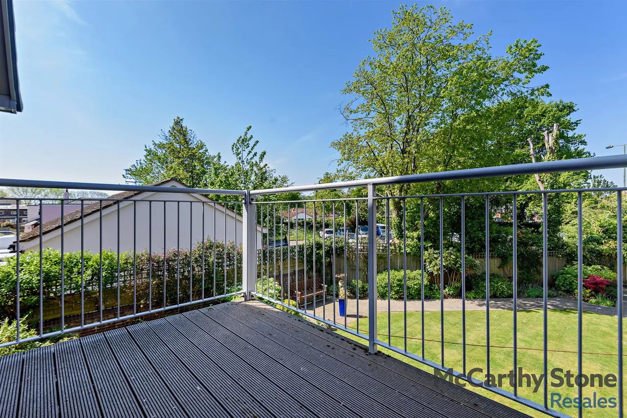 St. Marys Road, Hayling Island, PO11, photo 3