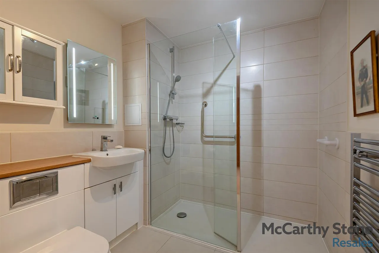 St. Marys Road, Hayling Island, PO11, photo 4