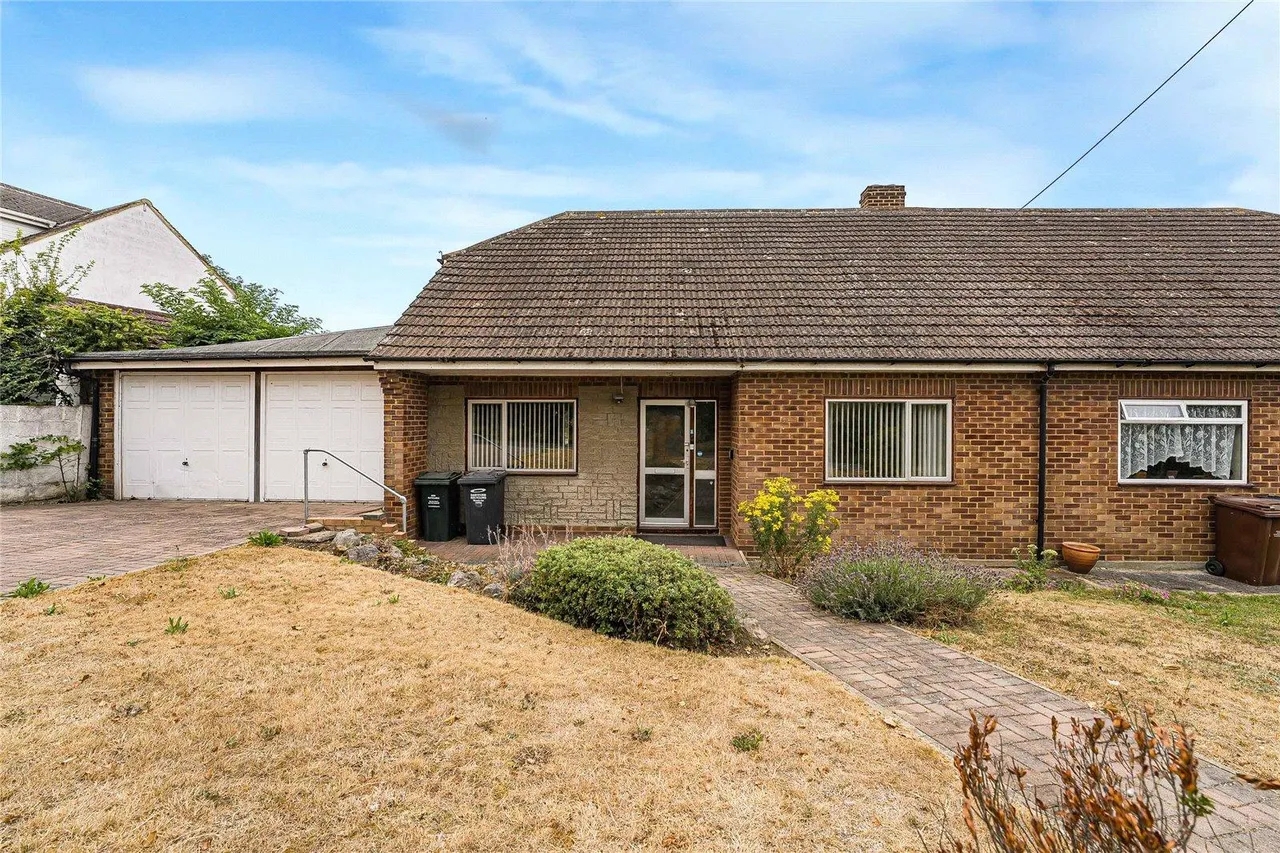 Mounts Road, Greenhithe, DA9, photo 17