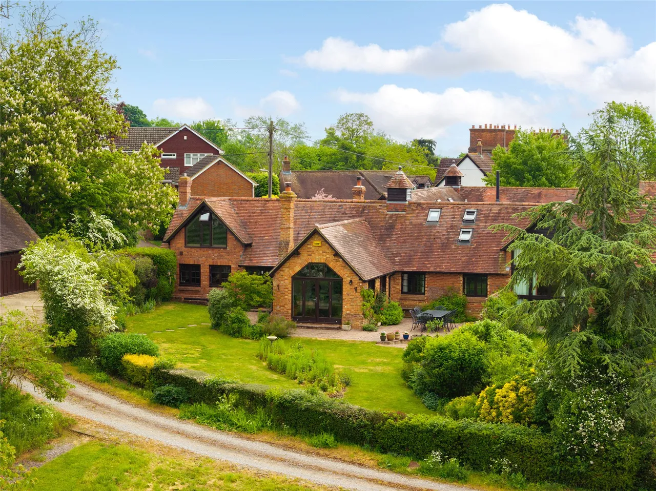 4 bed property for sale, Straws Hadley Court, Lower End, HP22
