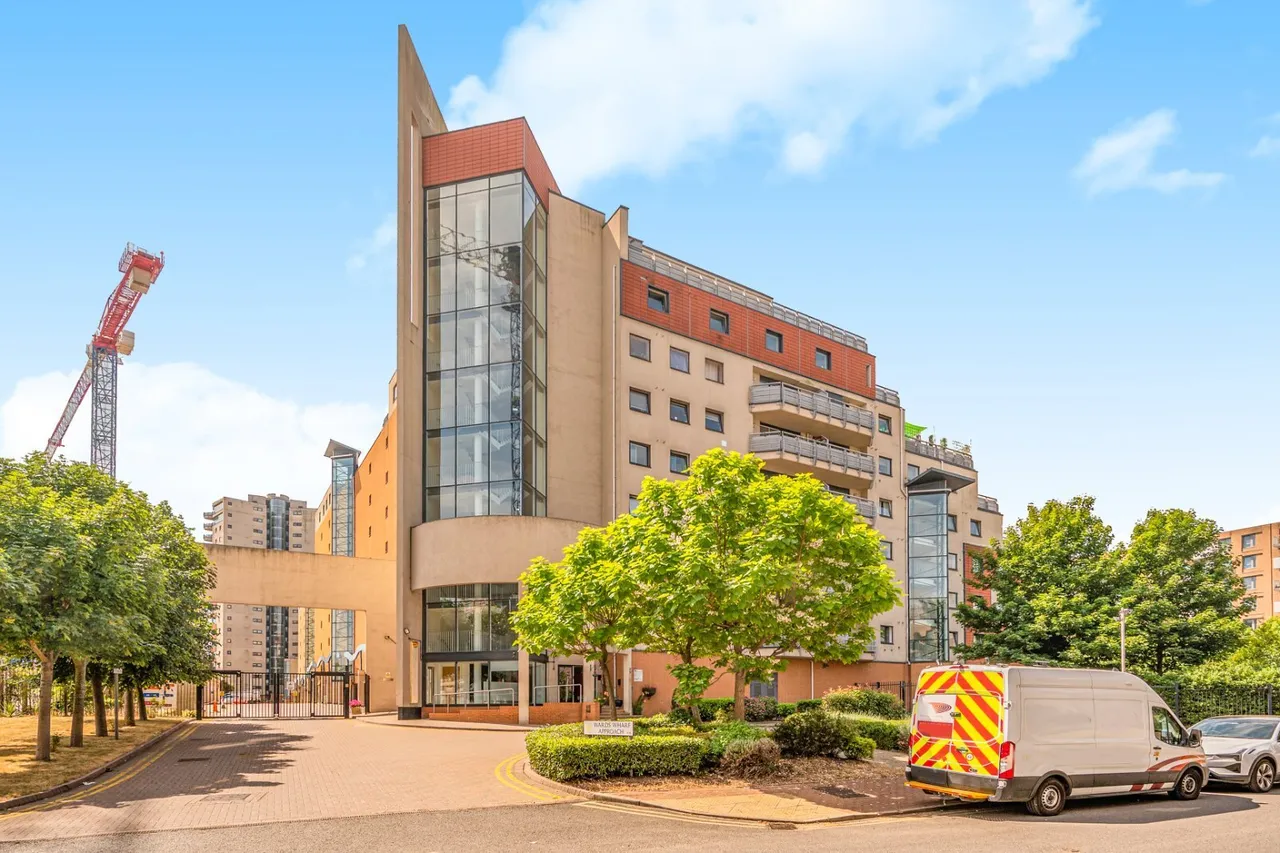 Wards Wharf Approach, London, E16, photo 12