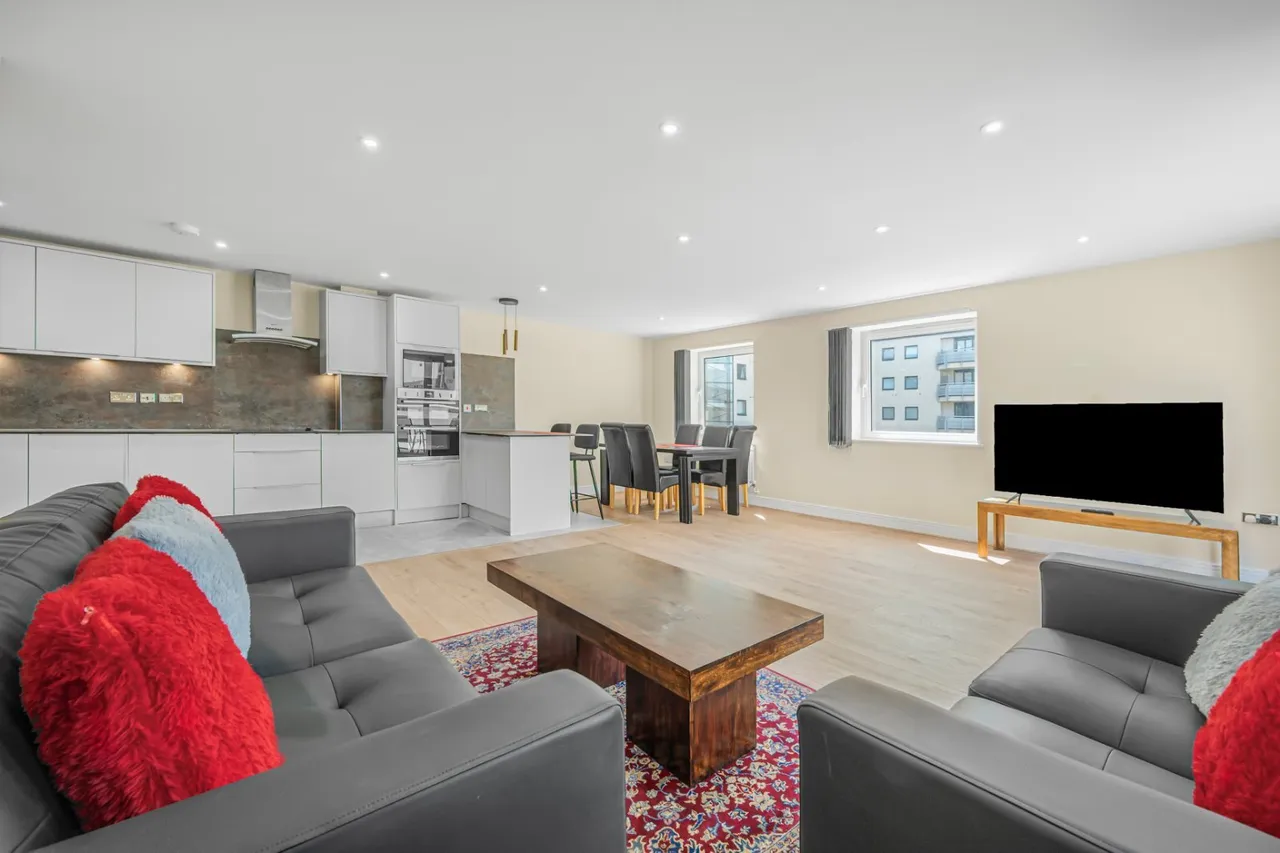 3 bed flat for sale, Wards Wharf Approach, London, E16