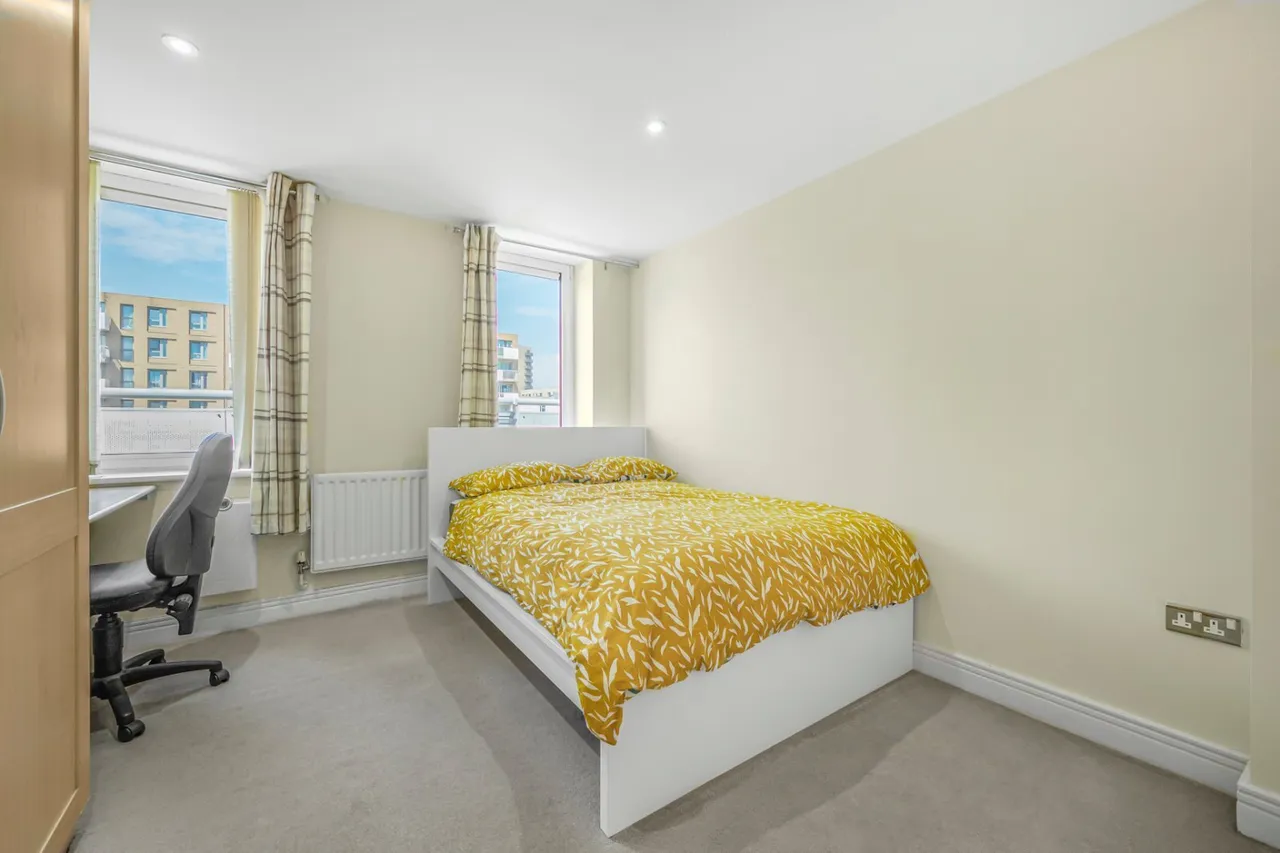 Wards Wharf Approach, London, E16, photo 7