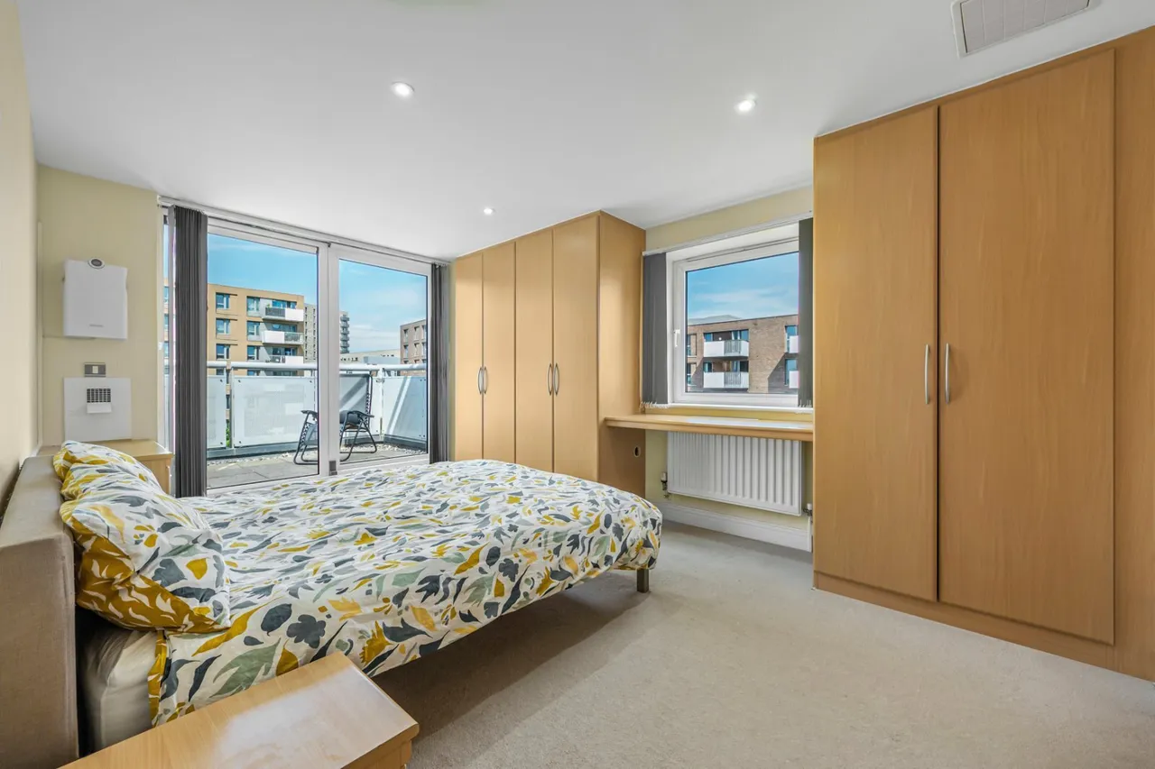 Wards Wharf Approach, London, E16, photo 5