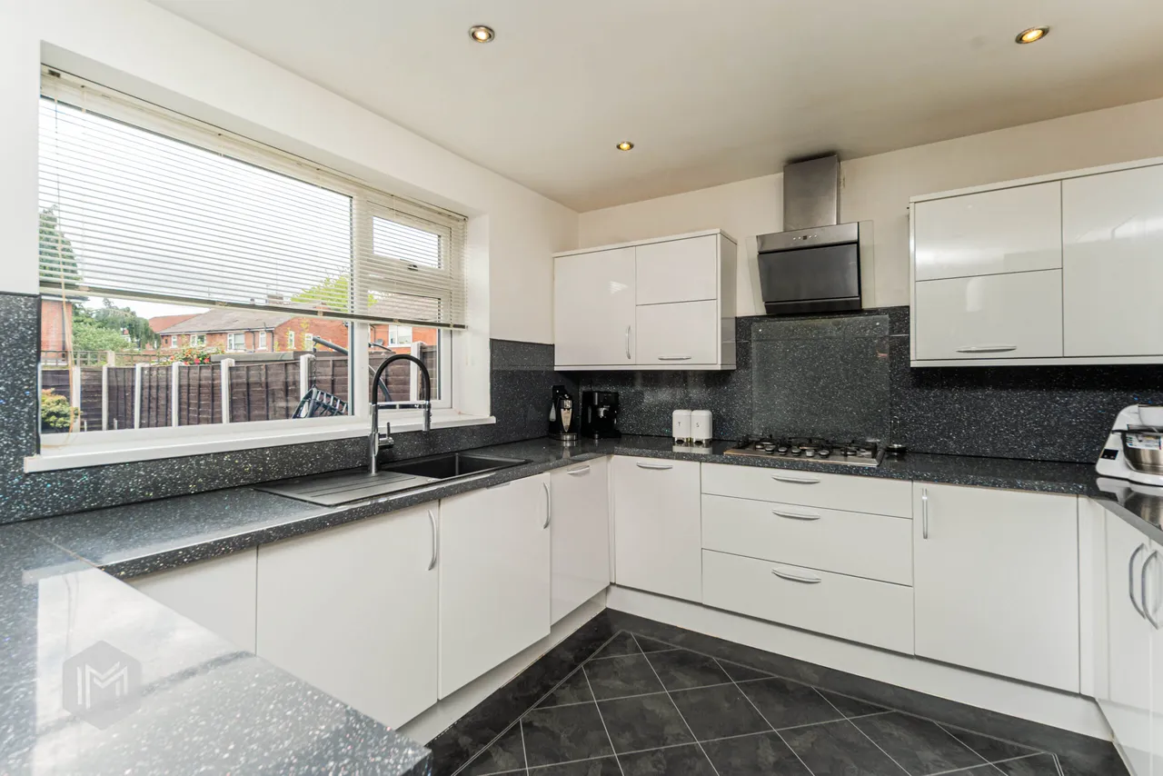 Derwent Drive, Bury, BL9 9LS, photo 4