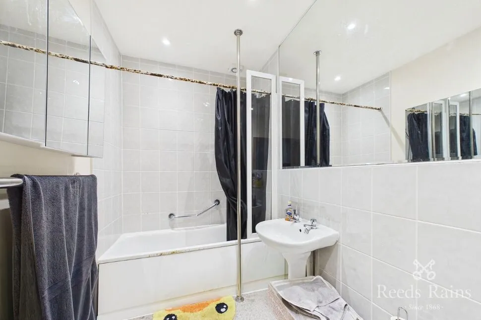 Bradford Road, Batley, West Yorkshire, WF17, photo 6