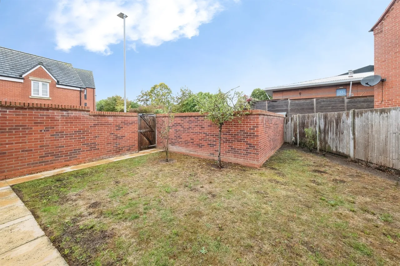 Lambert Court, Newport Pagnell, MK16, photo 2