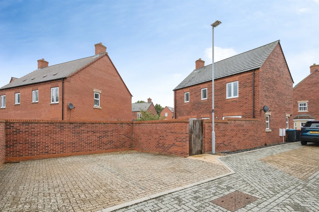Lambert Court, Newport Pagnell, MK16, photo 18