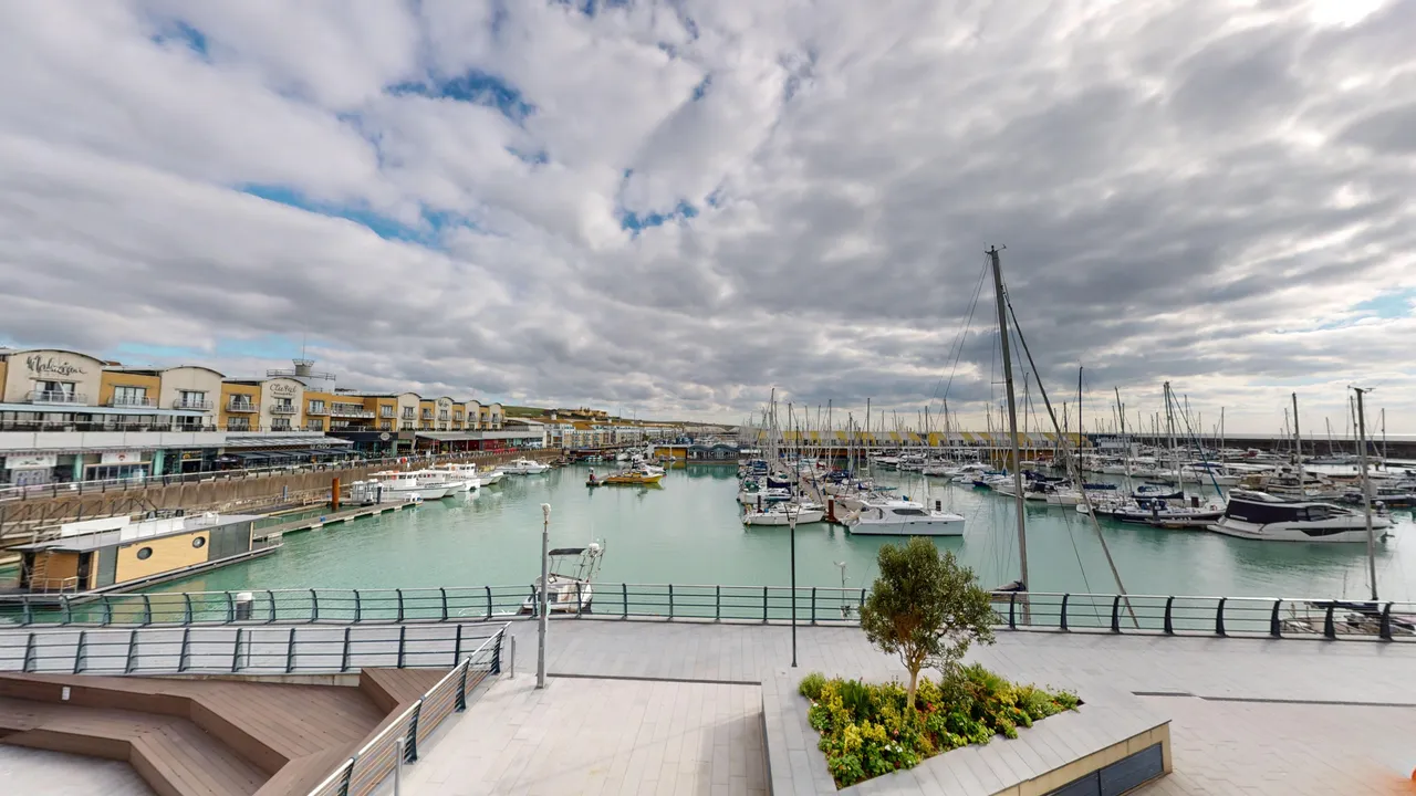 3 bed flat to rent — 2 The Broadwalk, Brighton, BN2