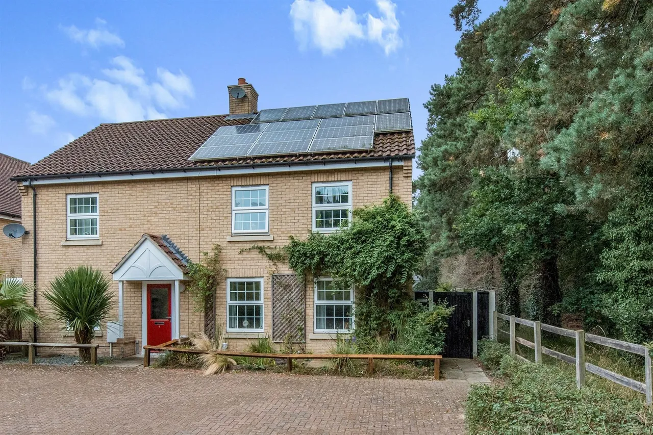 3 bed house to rent, Yew Drive, Brandon, IP27