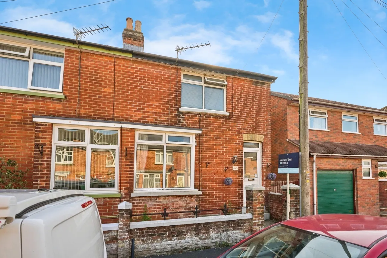3 bed house for sale, St. Davids Road, East Cowes, PO32