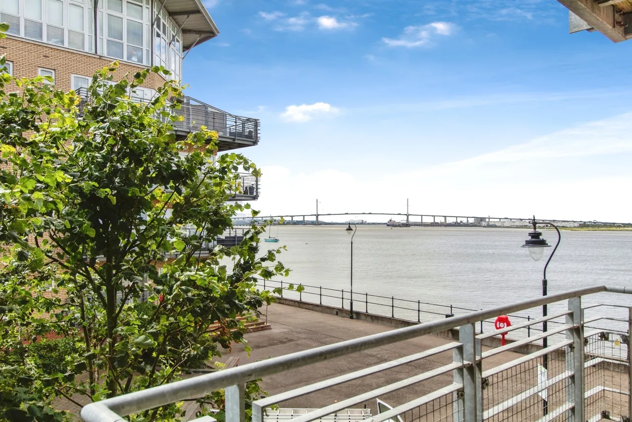 2 bed flat for sale, Portland Place, Greenhithe, DA9