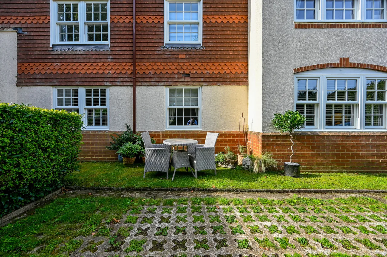 Guildford, GU1, photo 13