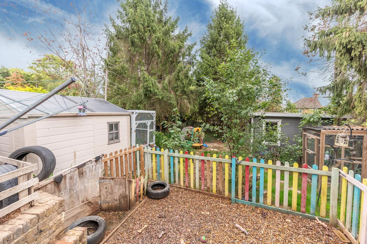 Northwood, HA6, photo 5