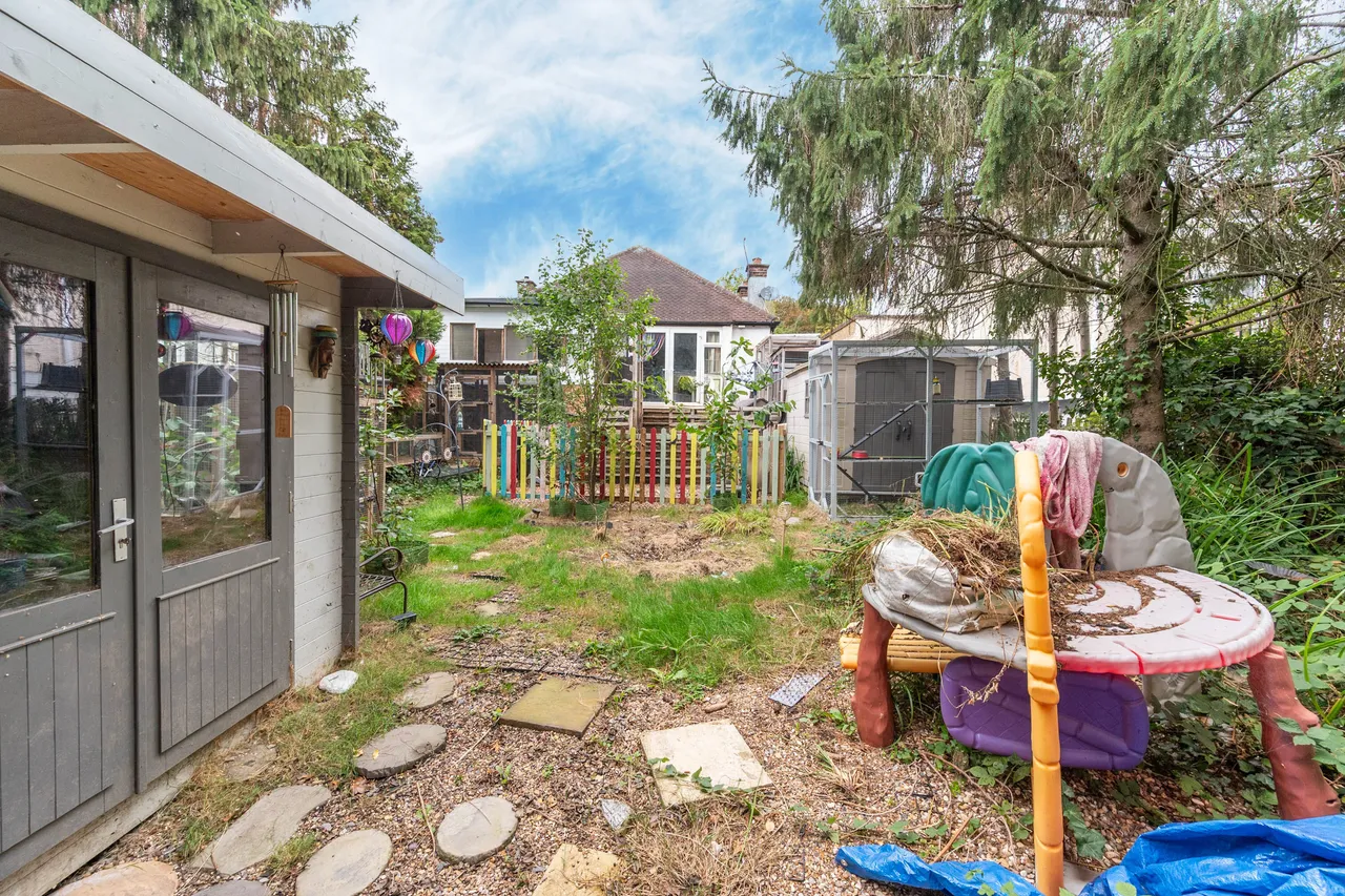 Northwood, HA6, photo 4