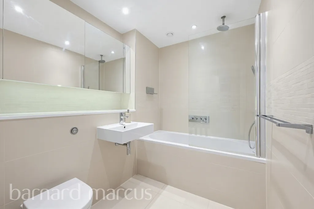 Pump House Crescent, Brentford, TW8, photo 6