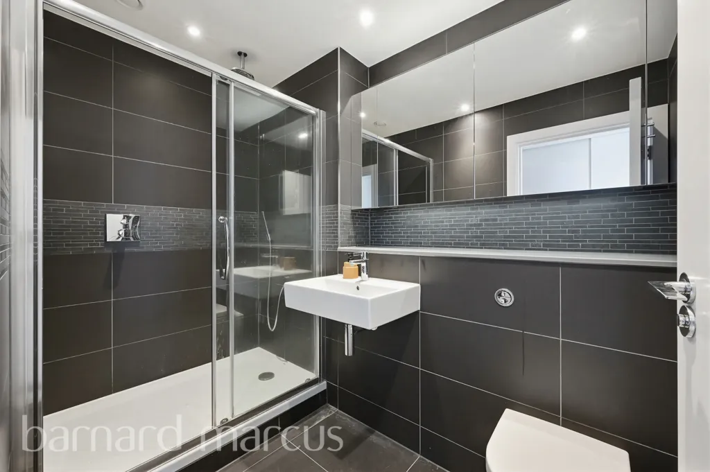 Pump House Crescent, Brentford, TW8, photo 7