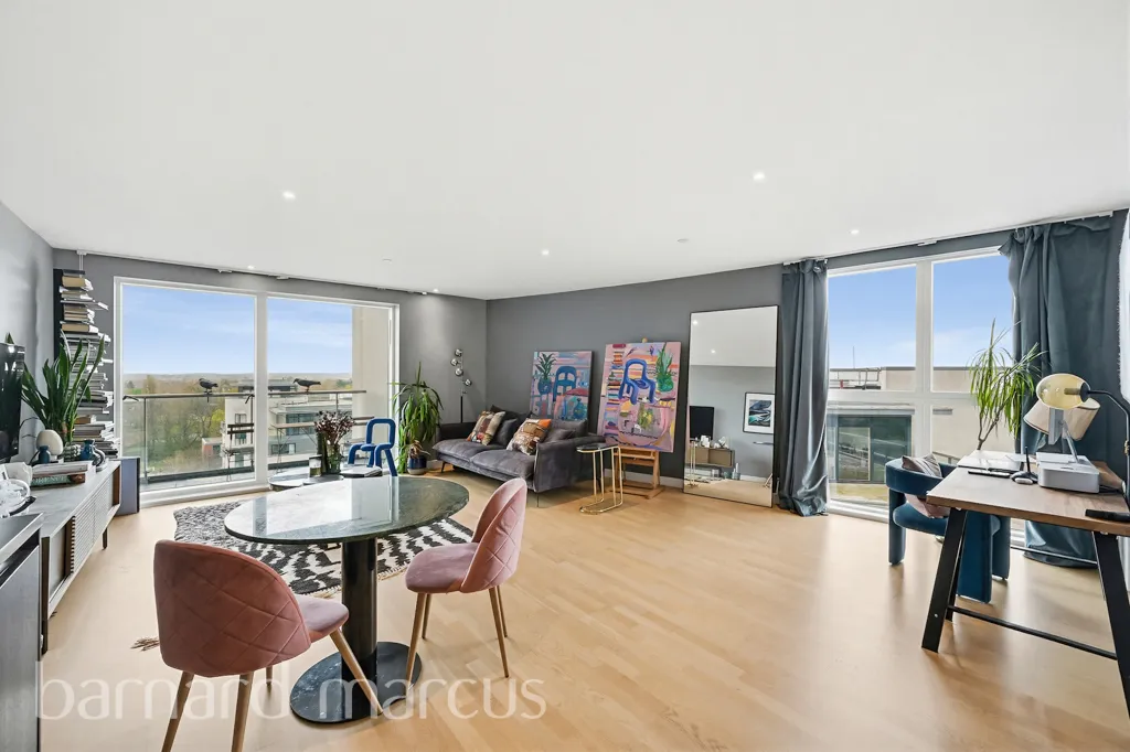 2 bed flat to rent, Pump House Crescent, Brentford, TW8