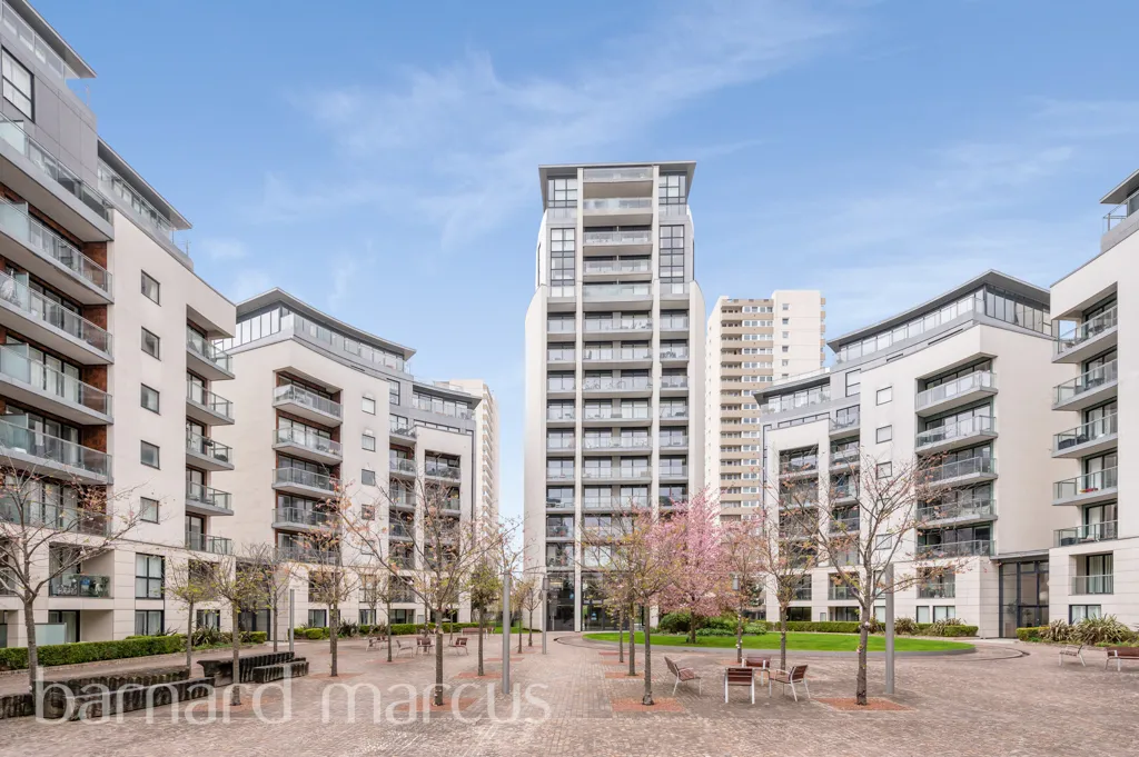 Pump House Crescent, Brentford, TW8, photo 8