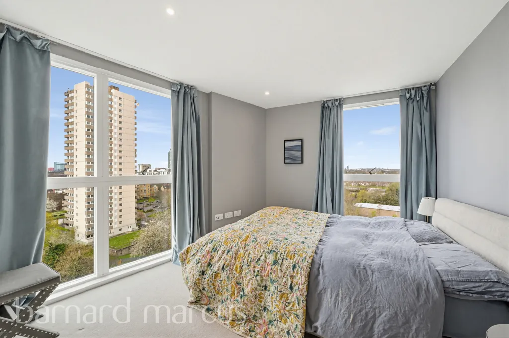 Pump House Crescent, Brentford, TW8, photo 4