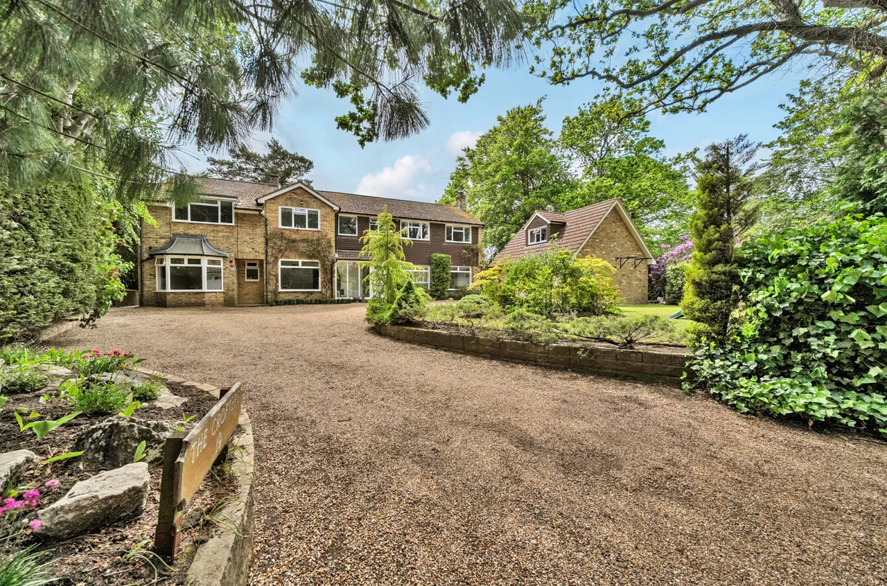 4 bed house for sale — Church Hill, Camberley, Surrey, GU15 2HA