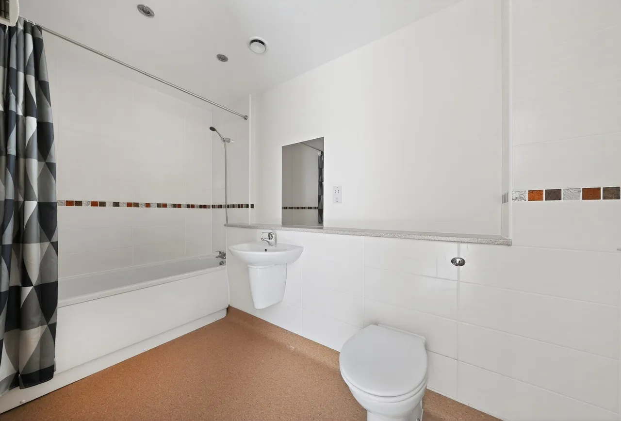 Gloucester Road, Cheltenham, GL51 8DW, photo 13