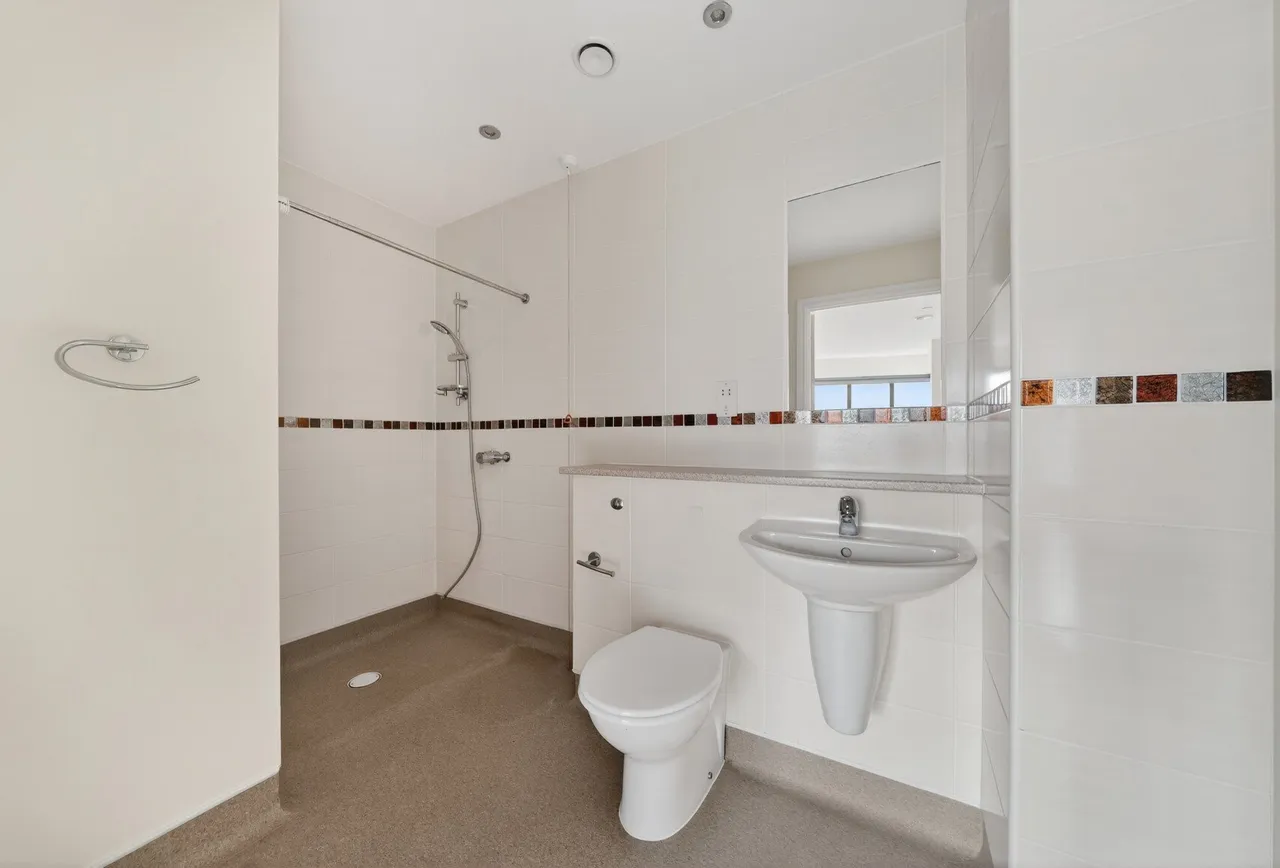 Gloucester Road, Cheltenham, GL51 8DW, photo 12