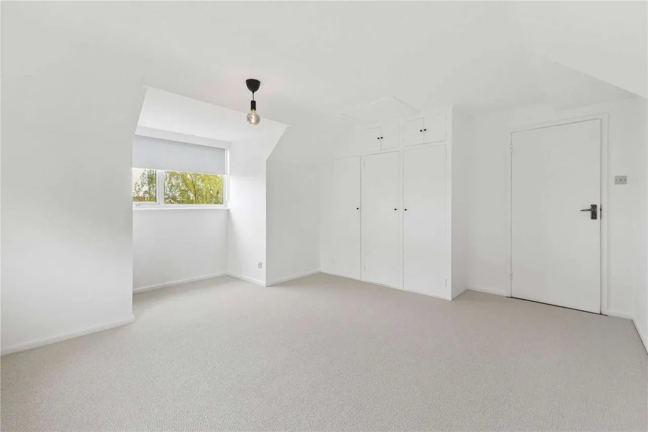 Bitterne Way, Lymington, Hampshire, SO41 3PB, photo 12