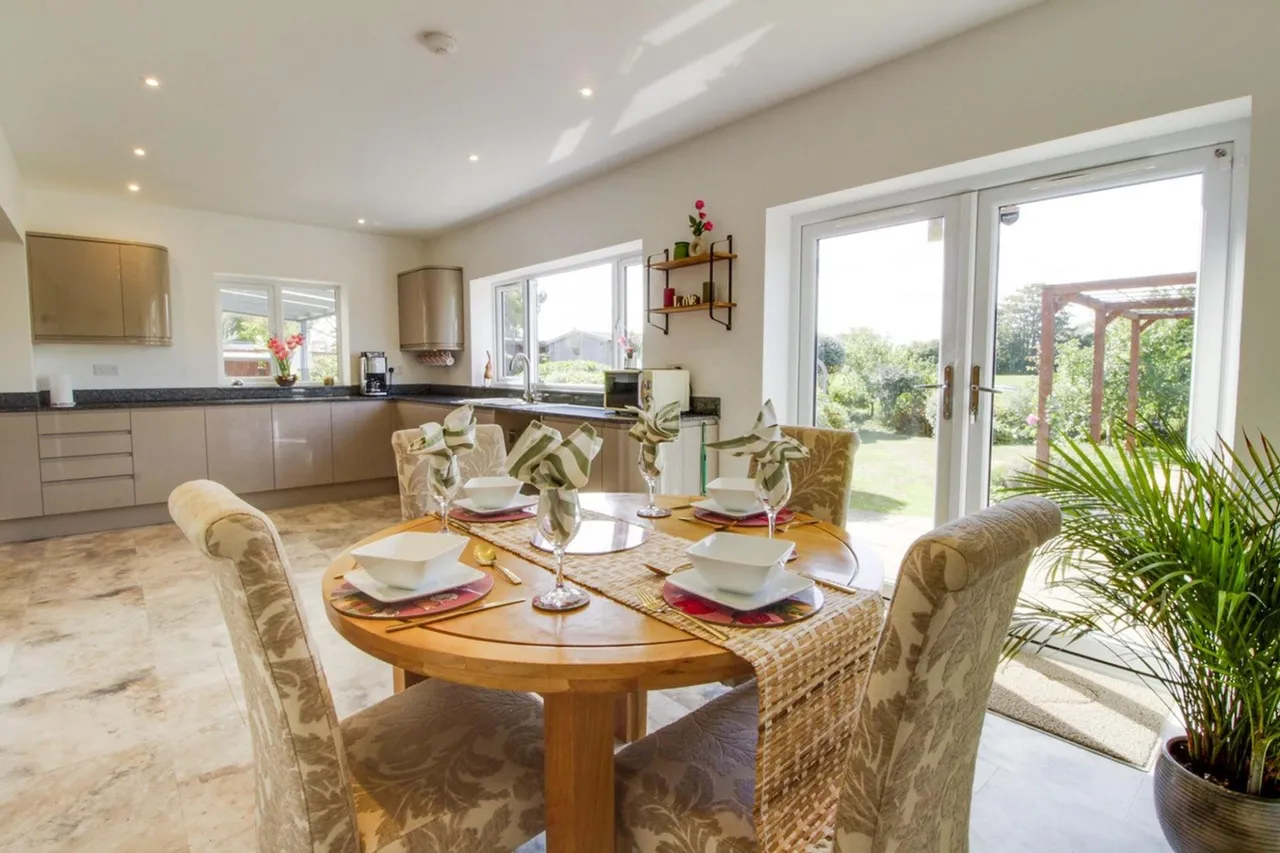 Meadow Road, Peakirk, PE6, photo 14