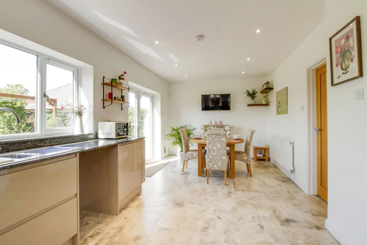Meadow Road, Peakirk, PE6, photo 13