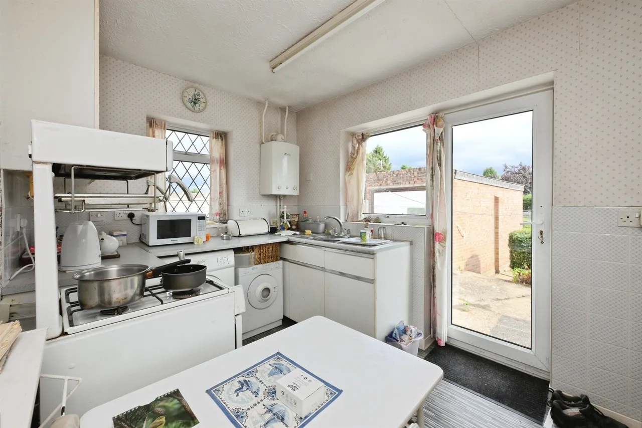 Roselands Avenue, Hoddesdon, photo 6