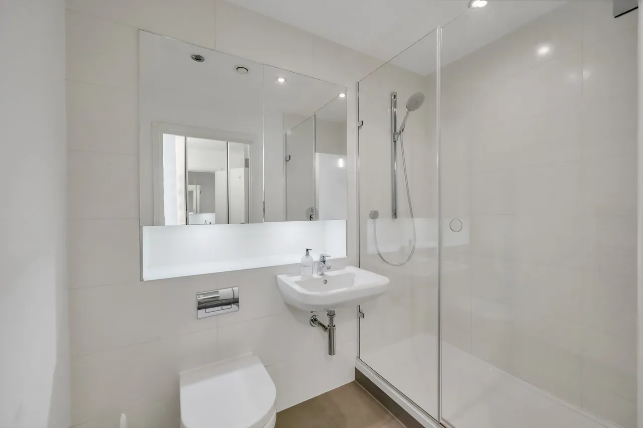 Roehampton Lane, London, SW15, photo 8