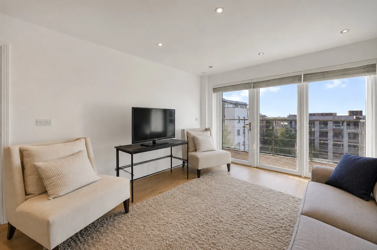 Roehampton Lane, London, SW15, photo 3