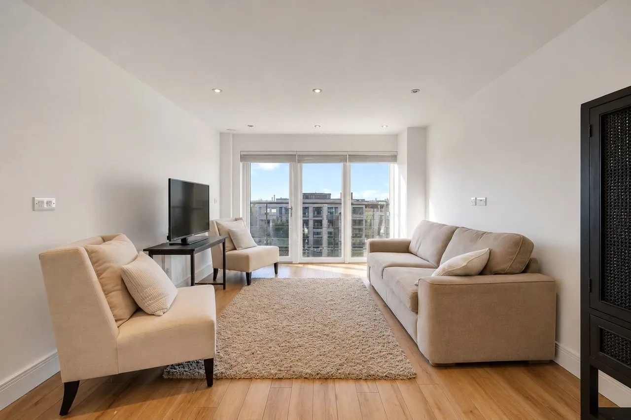 2 bed flat for sale, Roehampton Lane, London, SW15