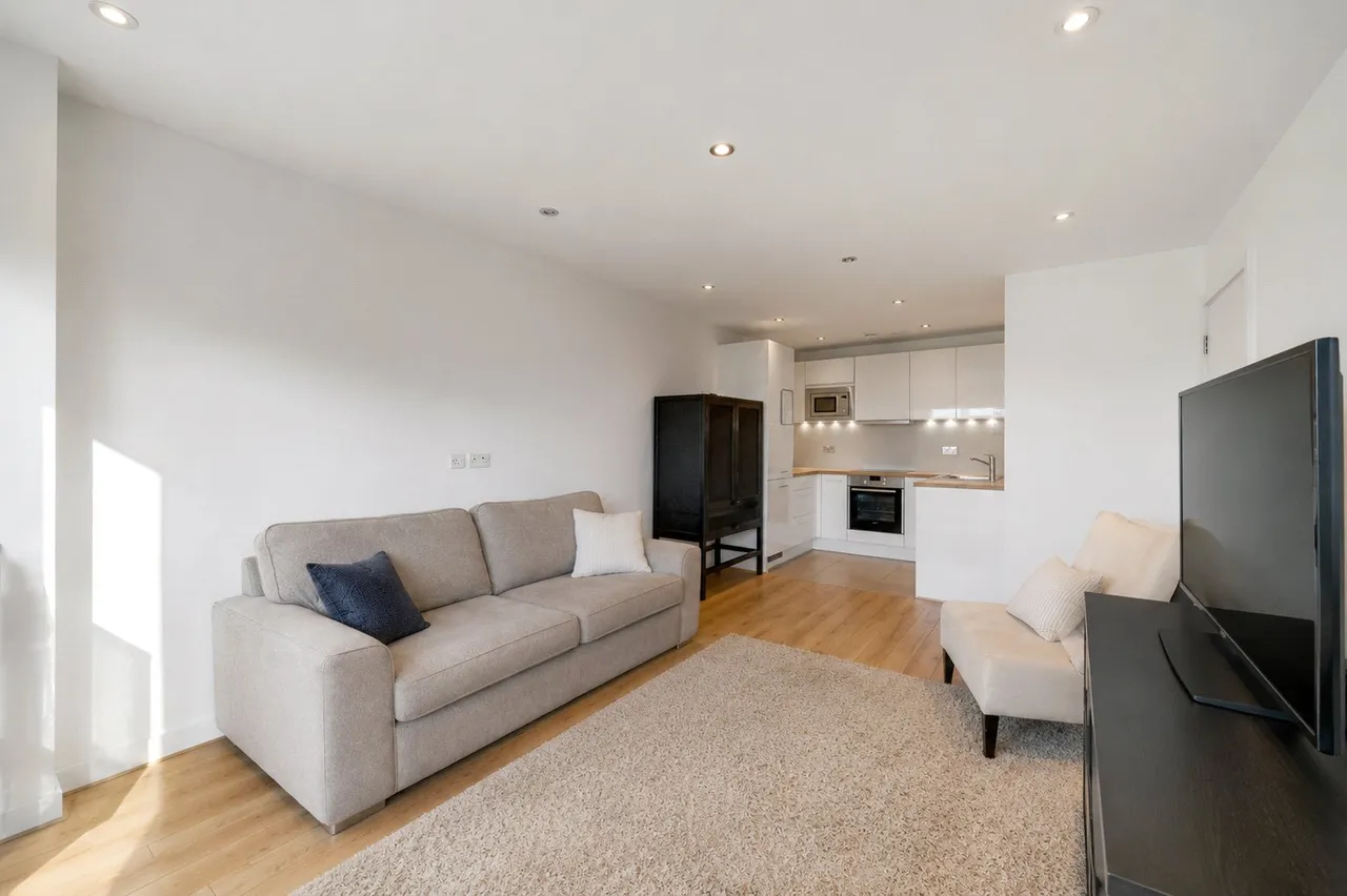 Roehampton Lane, London, SW15, photo 4