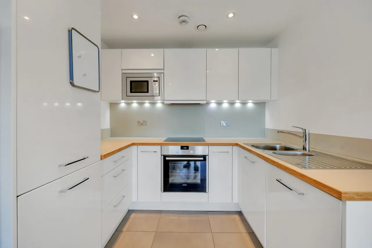 Roehampton Lane, London, SW15, photo 5