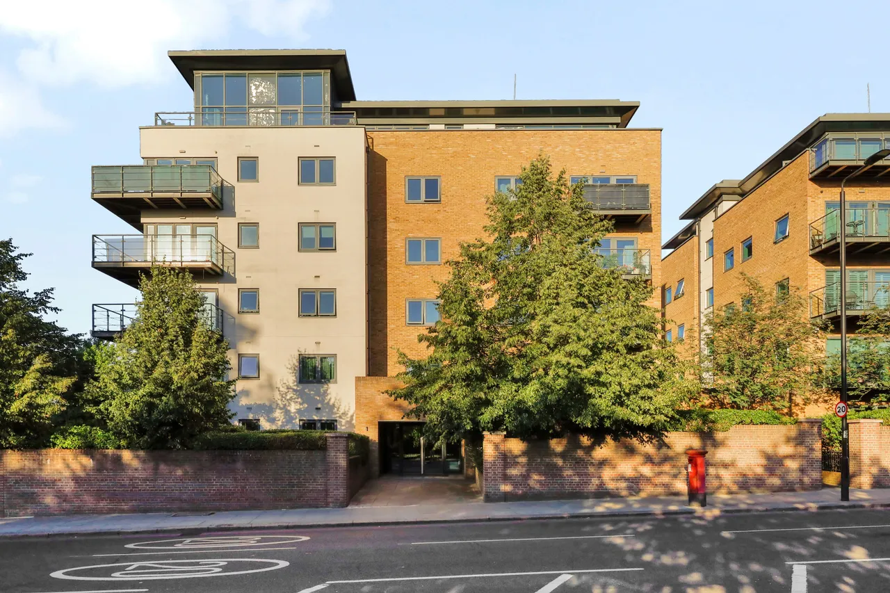 Roehampton Lane, London, SW15, photo 13