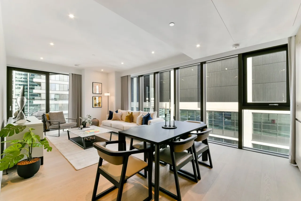 2 bed flat to rent, George Street, London, E14