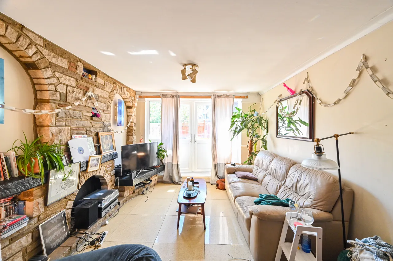 132 Malmesbury Road, London, photo 4