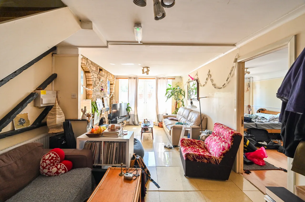 132 Malmesbury Road, London, photo 2