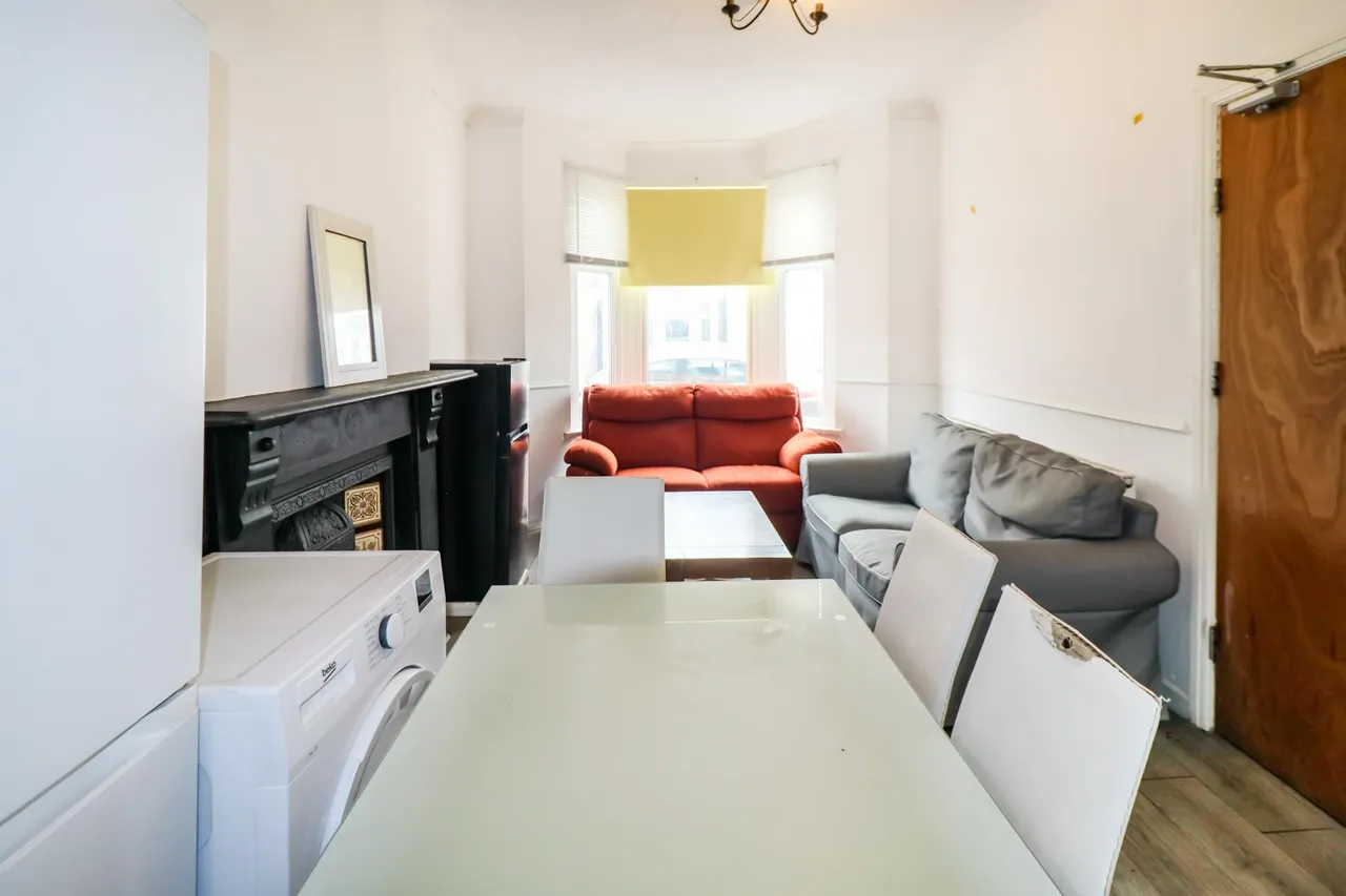 Dogfield Street, Cardiff, CF24, photo 5