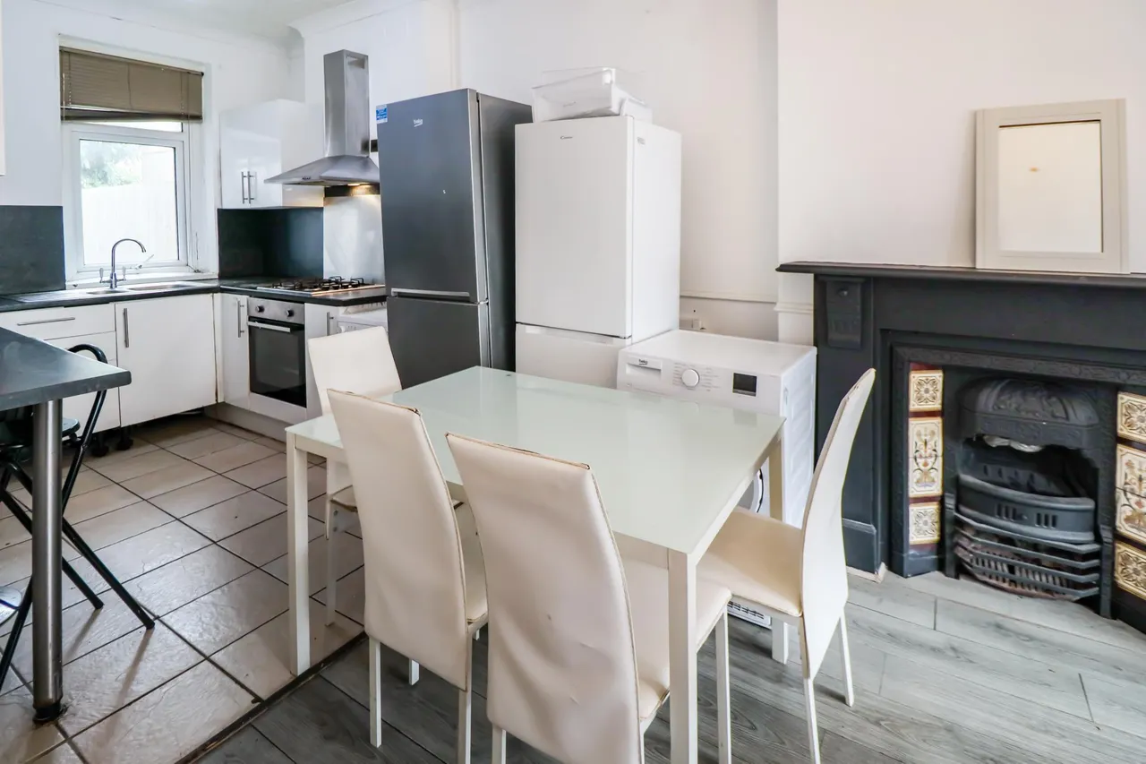 Dogfield Street, Cardiff, CF24, photo 4