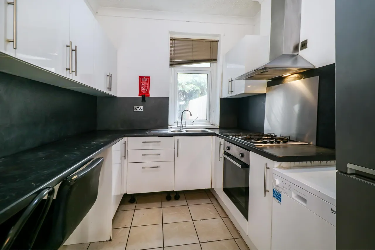 Dogfield Street, Cardiff, CF24, photo 2