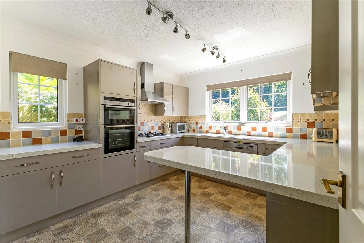 Kingsfield, Lymington, SO41, photo 3