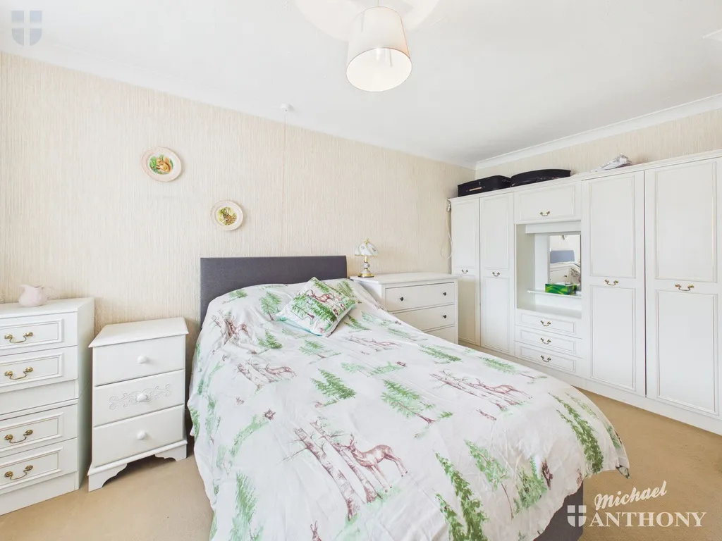 William Hill Drive, Bierton, Aylesbury, HP22 5AZ, photo 6