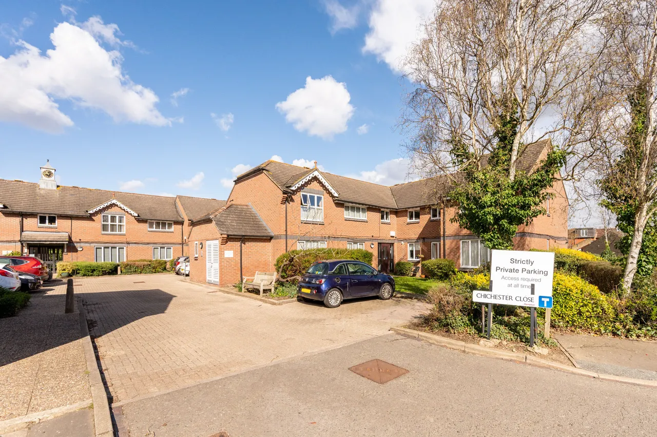 1 bed flat for sale — 35 Chichester Close, Hampton