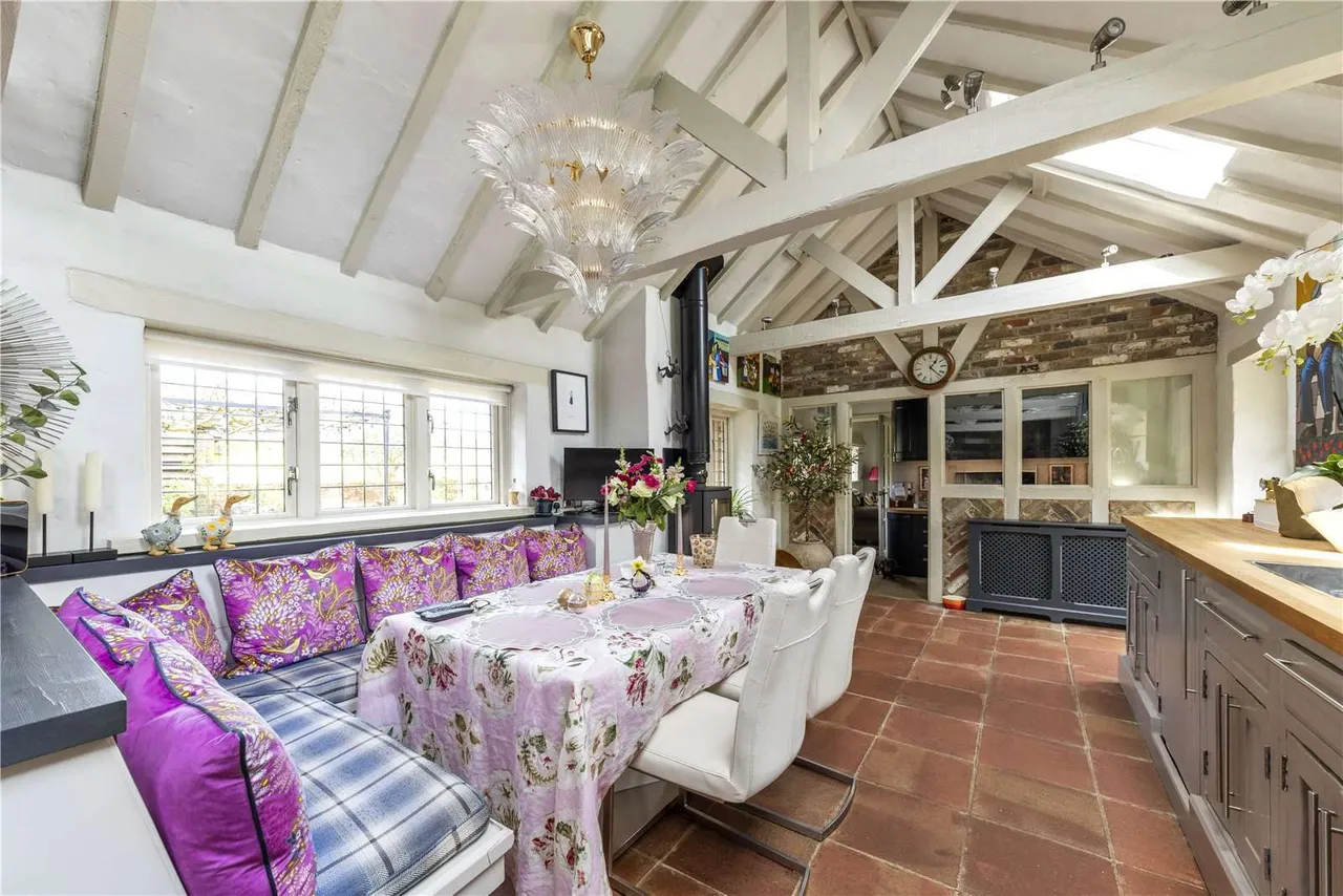 Off Down Lane, Compton, Surrey, GU3 1DL, photo 3