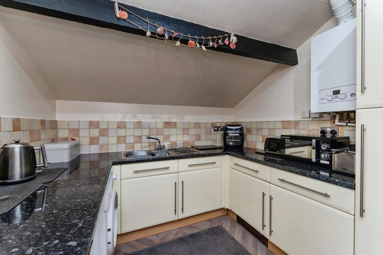 Main Road, Ffynnongroyw, CH8, photo 10